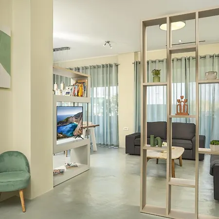 Sisomar With Private Pool, By Zantewize *