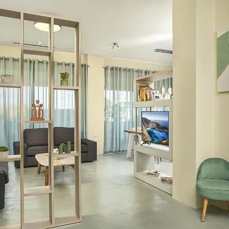 Sisomar With Private Pool, By Zantewize *