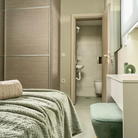 Sisomar With Private Pool, By Zantewize *