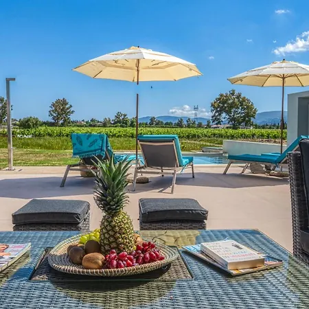 Appartement Sisomar With Private Pool, By Zantewize