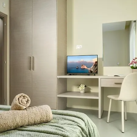 Sisomar With Private Pool, By Zantewize